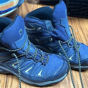 Salomon hiking boots women 8.5
